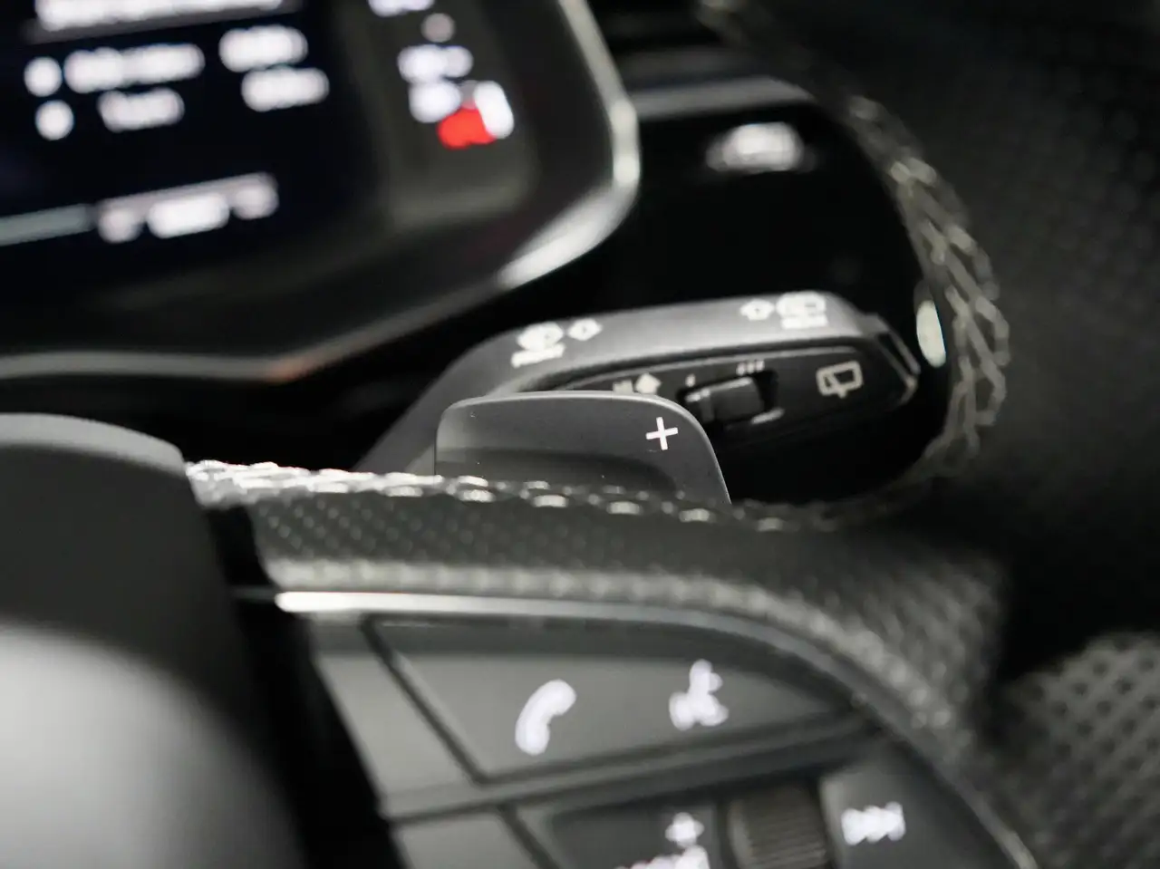 Audi SQ8 - Image 19