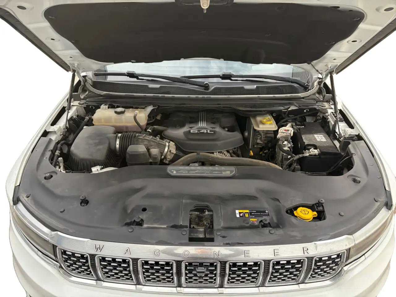 Jeep Grand Wagoneer - Image 28