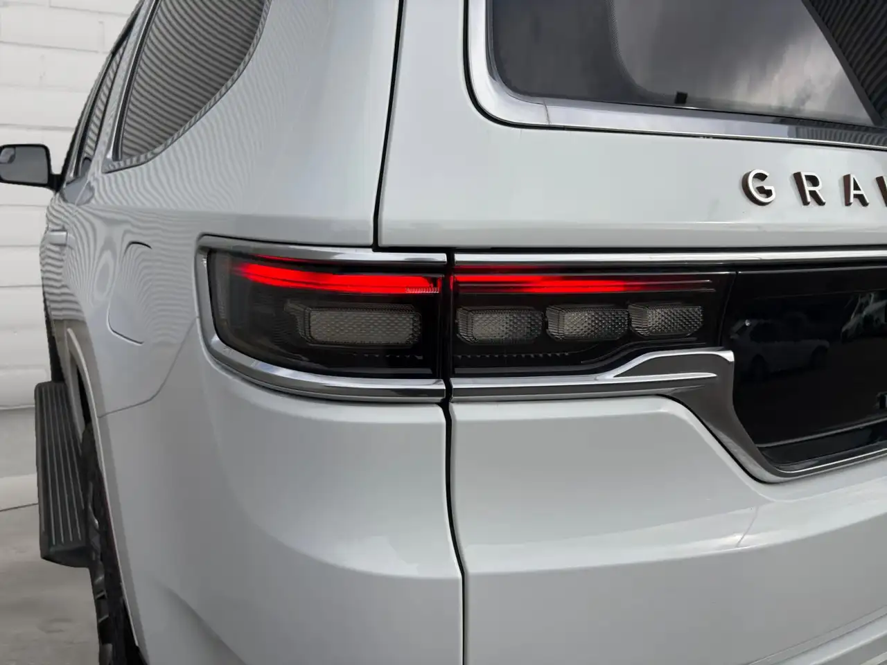 Jeep Grand Wagoneer - Image 20