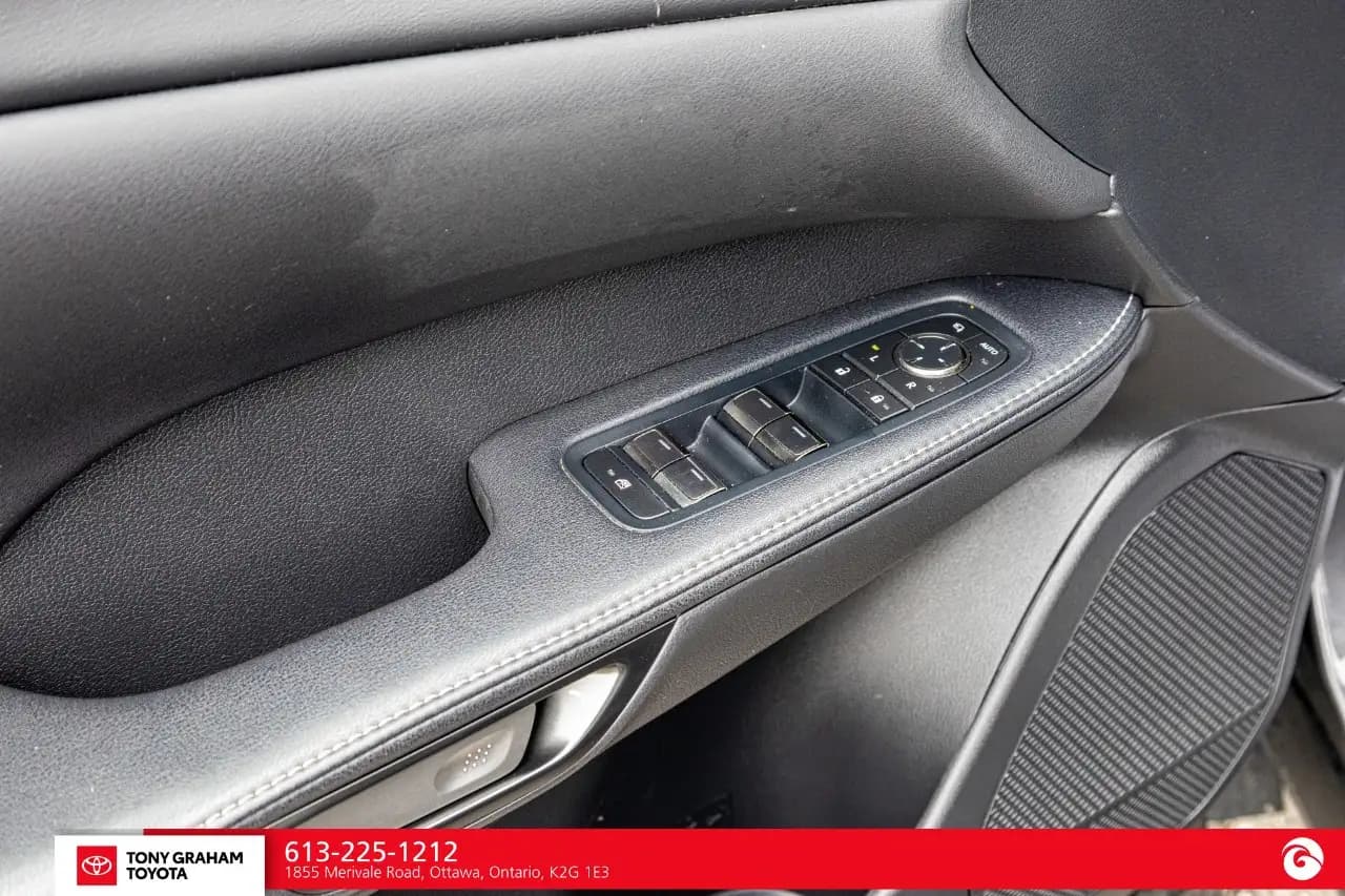 Lexus RX - Image 12
