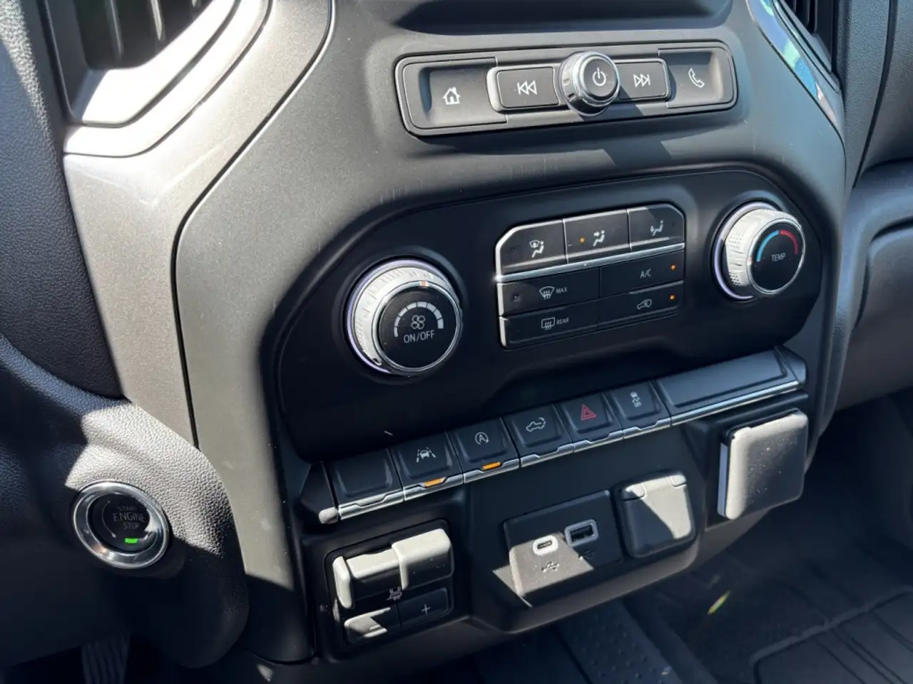 Chevrolet Silverado 1500 - Image 11