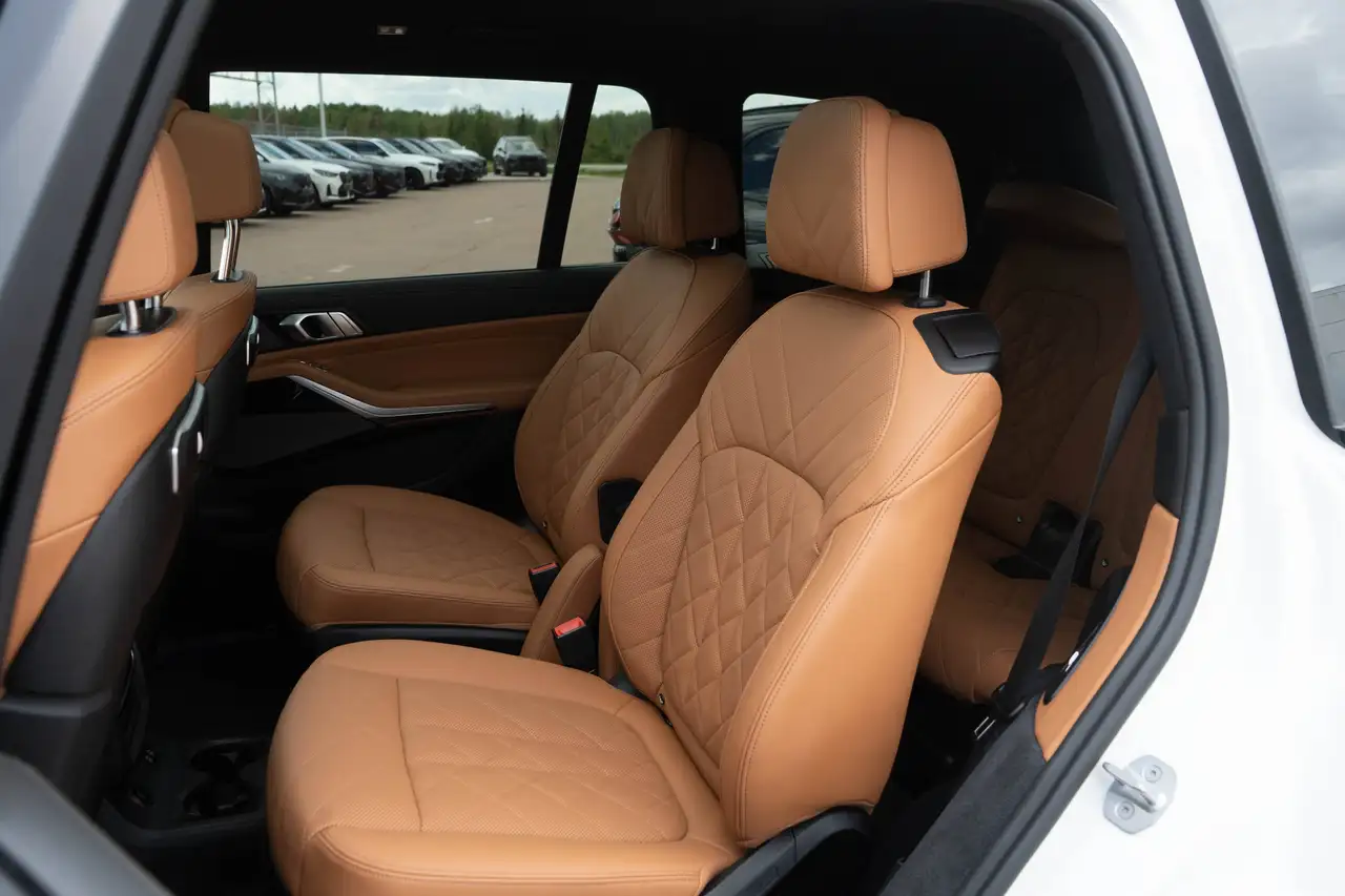 BMW X7 - Image 14