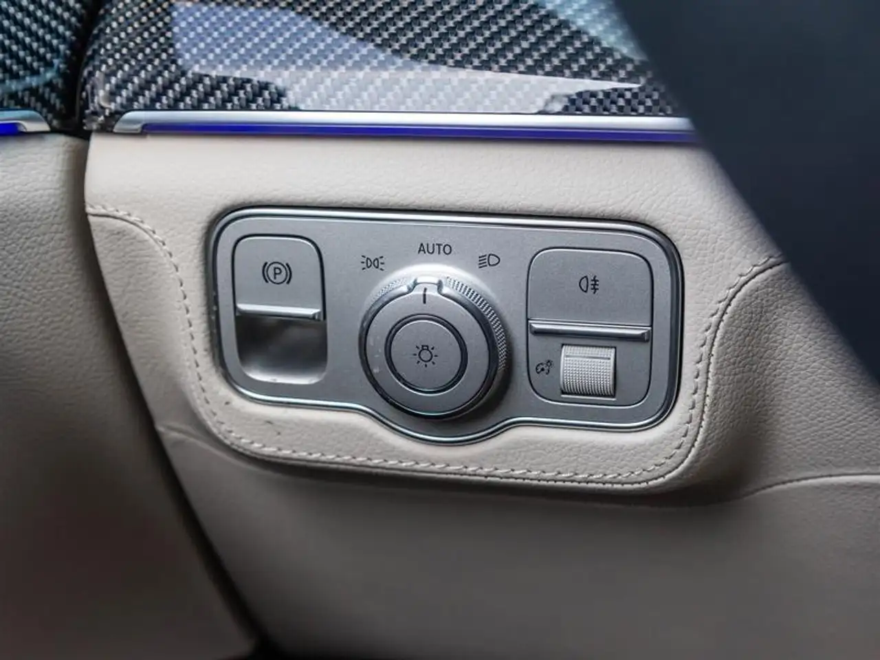 Mercedes-Benz GLE - Image 23