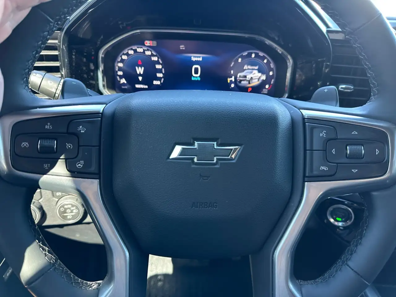 Chevrolet Silverado 1500 - Image 14