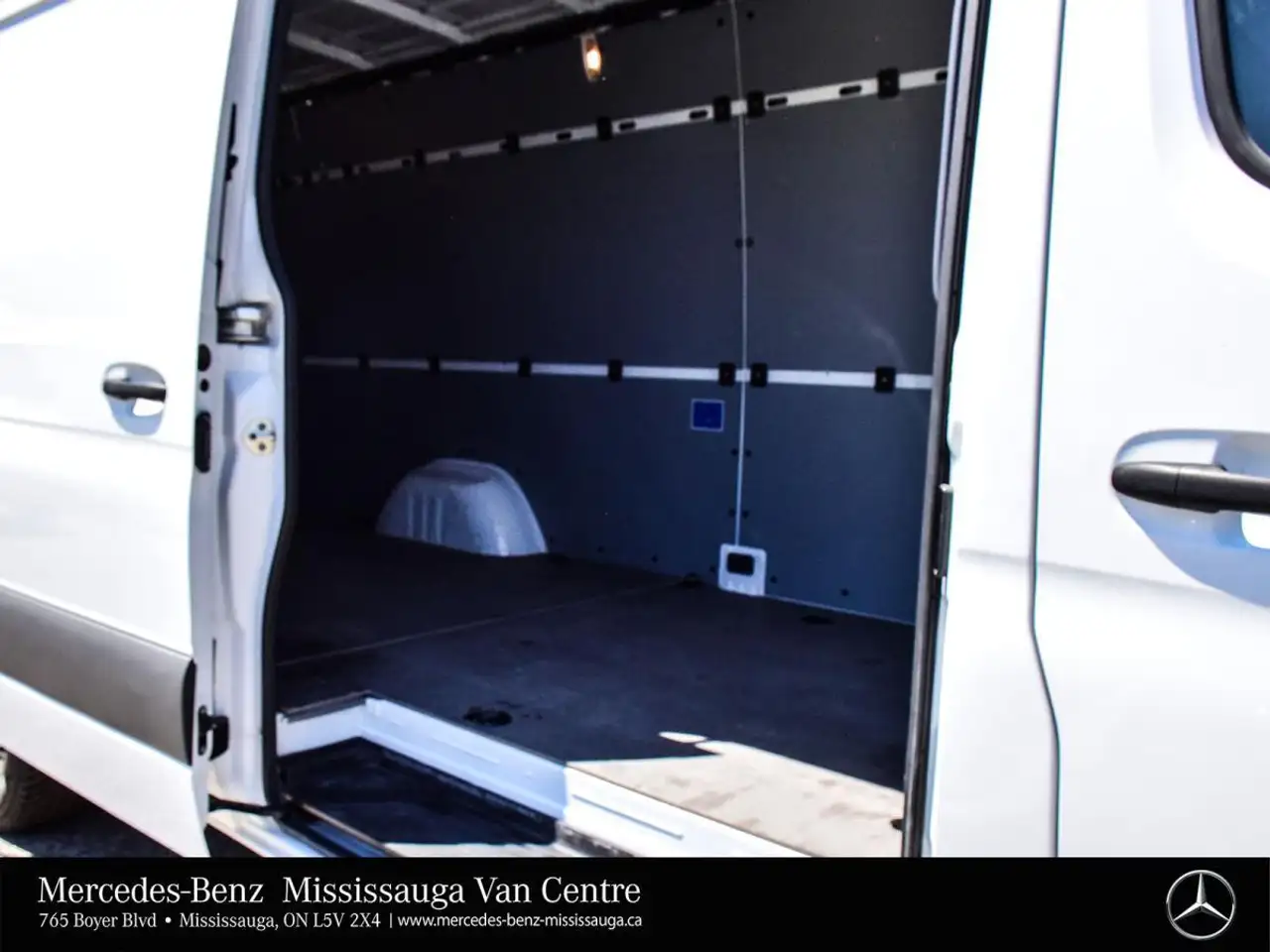 Mercedes-Benz Sprinter - Image 23