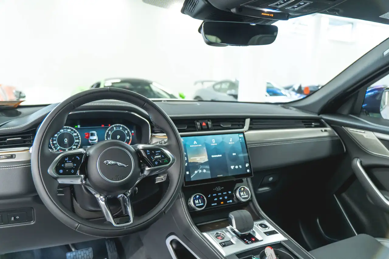 Jaguar F-Pace - Image 9