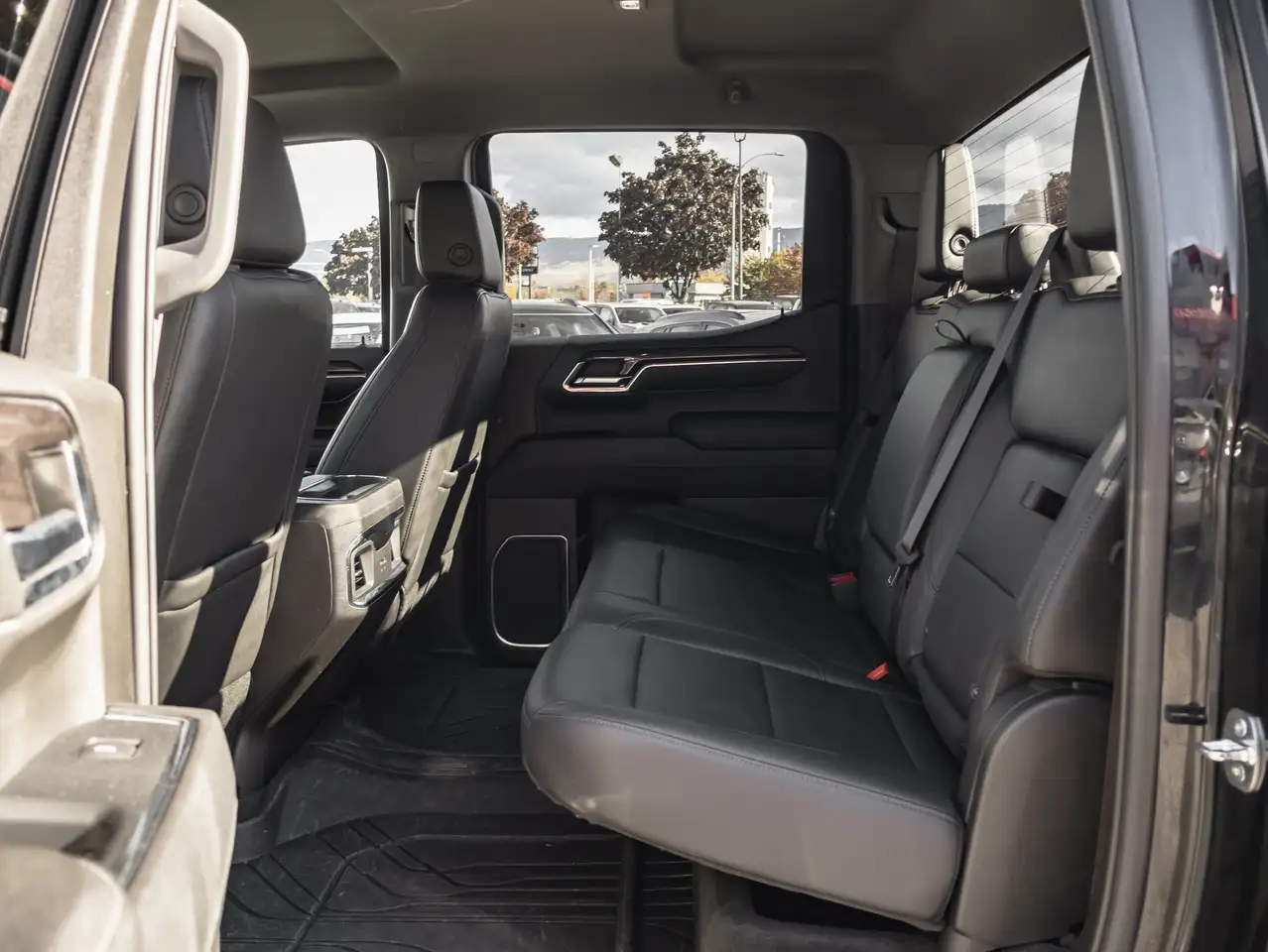 Chevrolet Silverado 1500 - Image 24