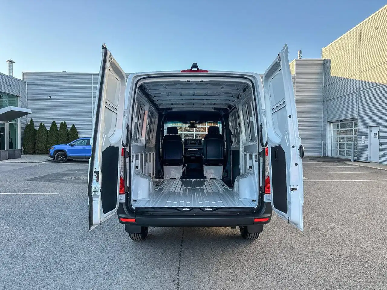 Mercedes-Benz Sprinter - Image 17
