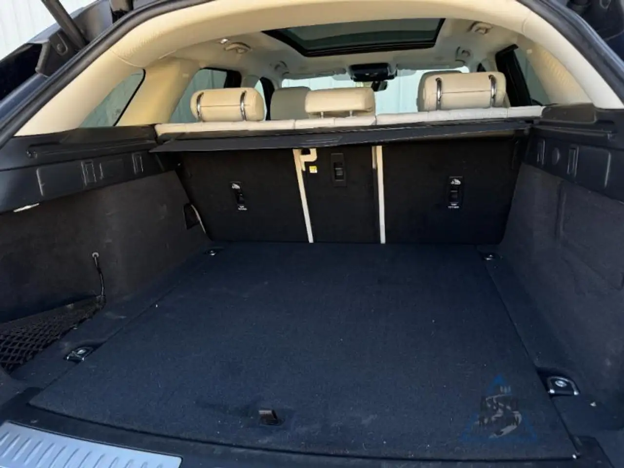 Land Rover Range Rover Velar - Image 13
