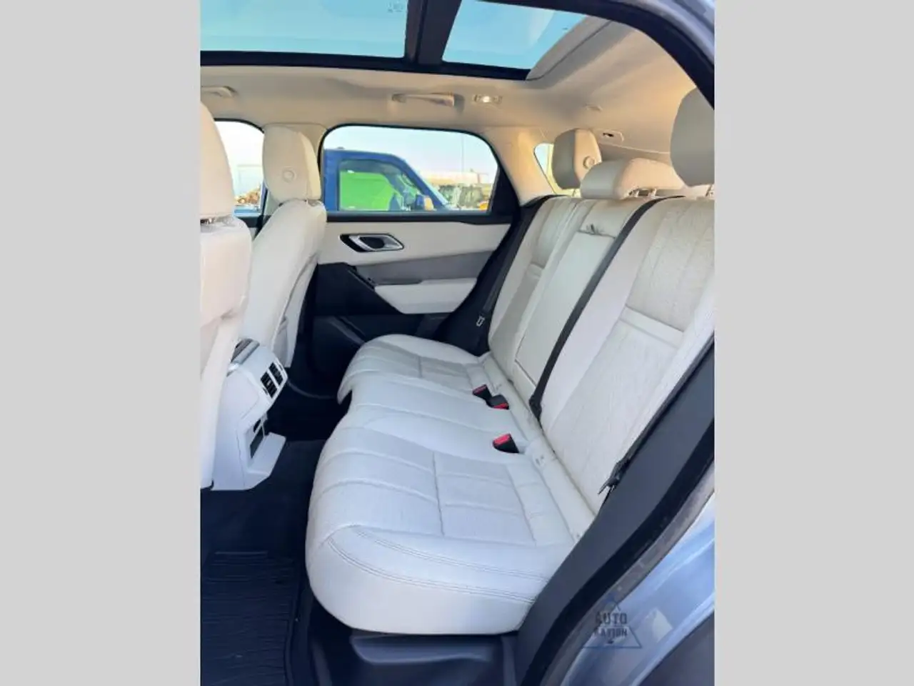 Land Rover Range Rover Velar - Image 12