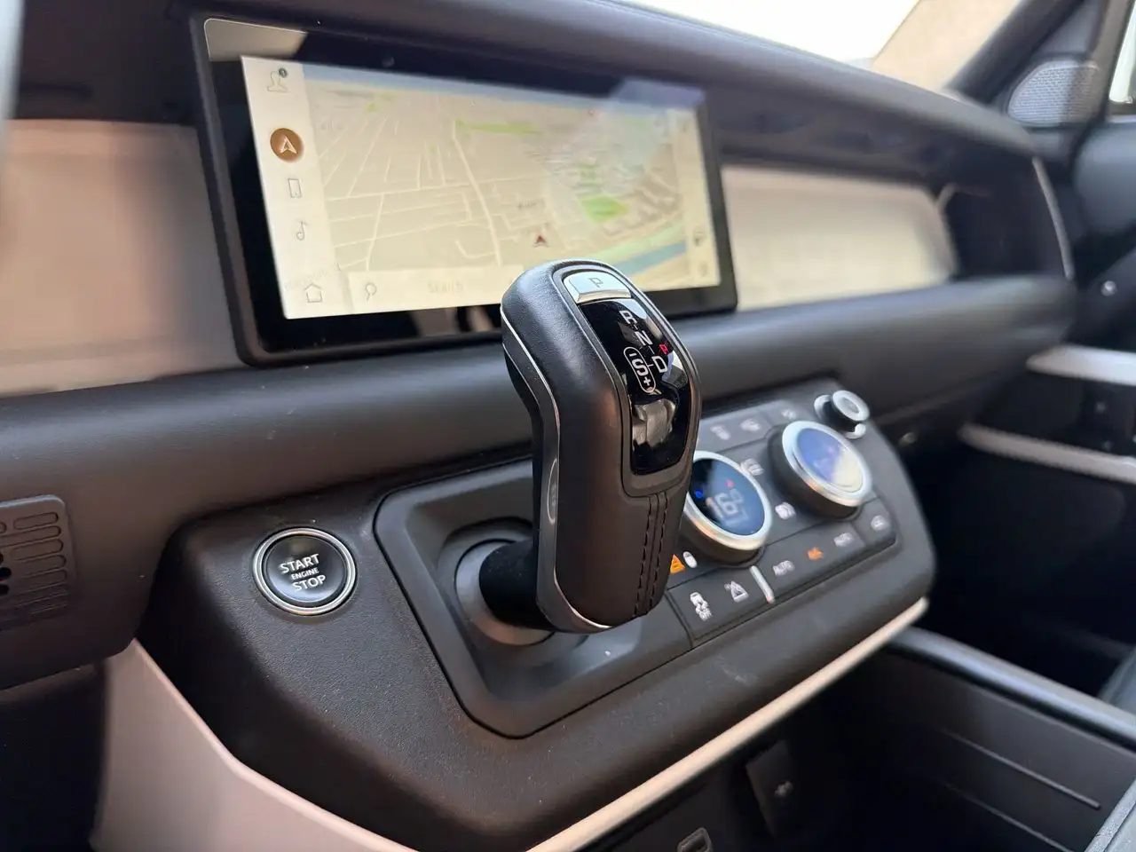 Land Rover Defender - Image 17