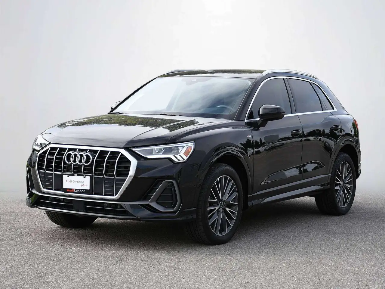 Audi Q3 - Image 1