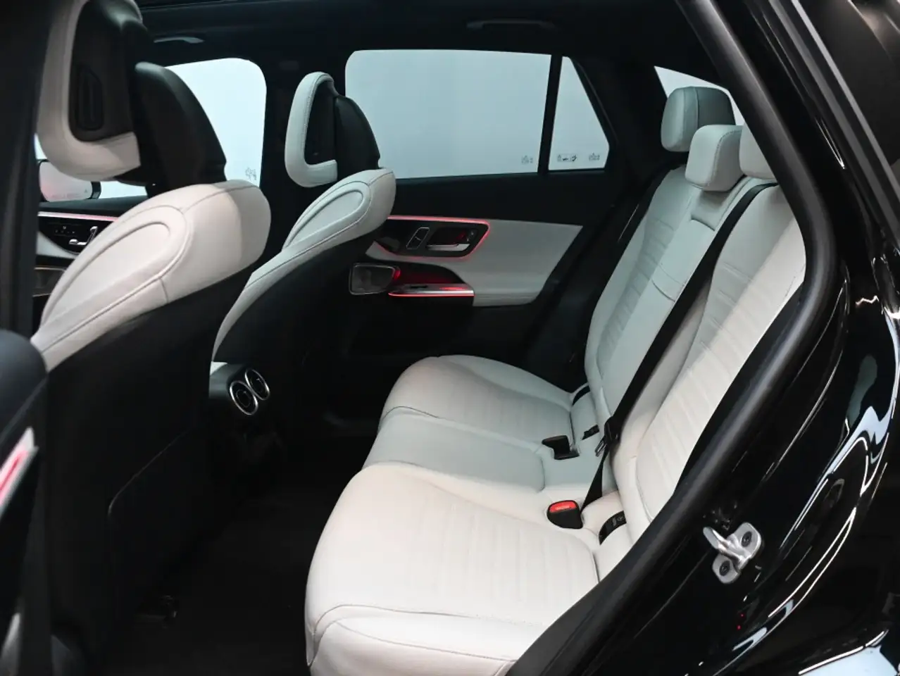Mercedes-Benz GLC - Image 12