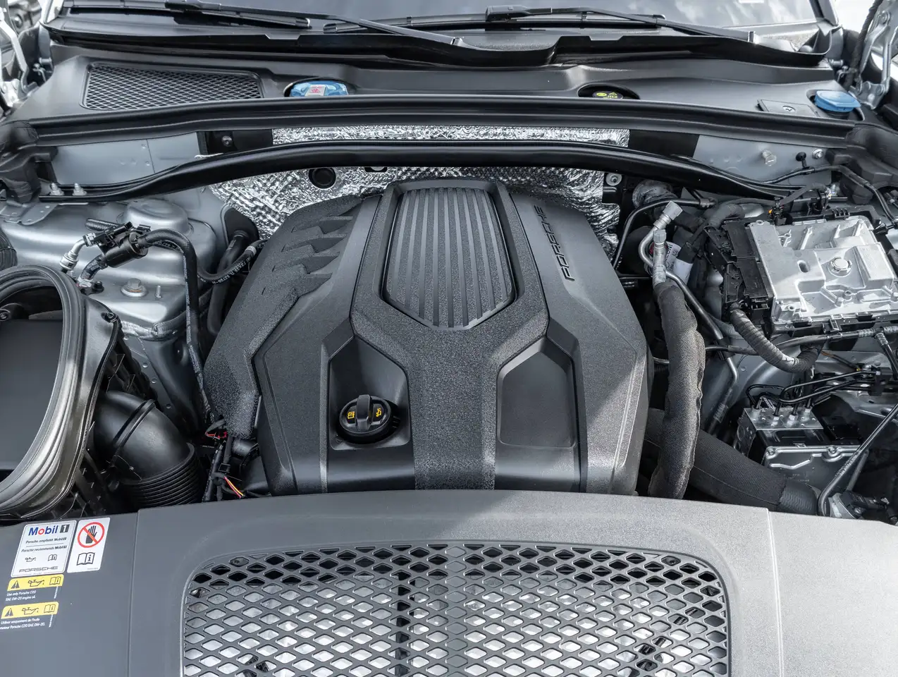 Porsche Macan - Image 37
