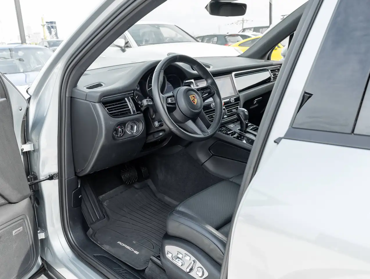 Porsche Macan - Image 4