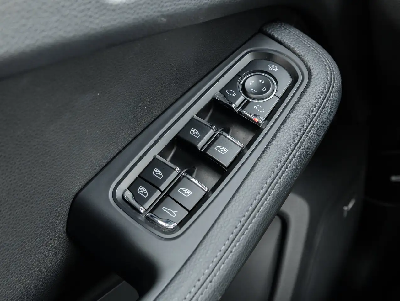 Porsche Macan - Image 21