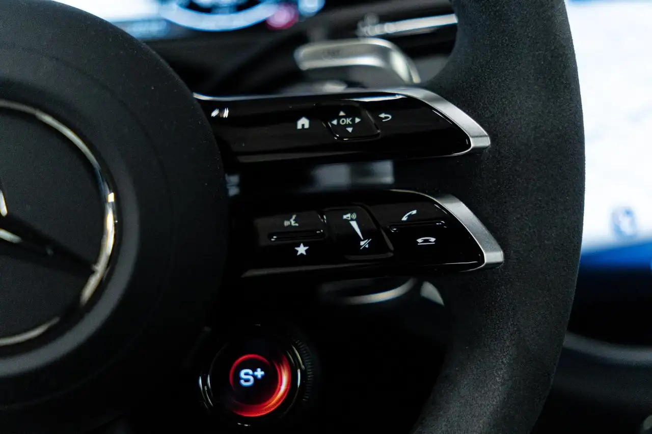 Mercedes-Benz E-Class - Image 13