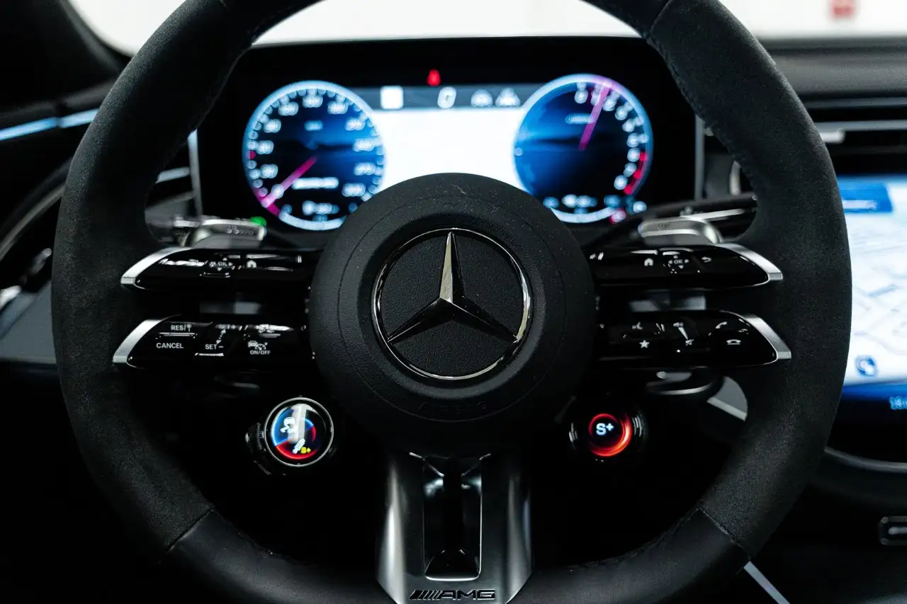 Mercedes-Benz E-Class - Image 11
