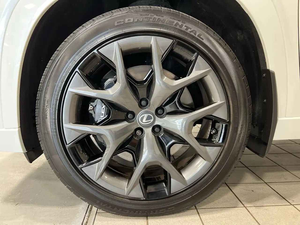 Lexus TX - Image 10