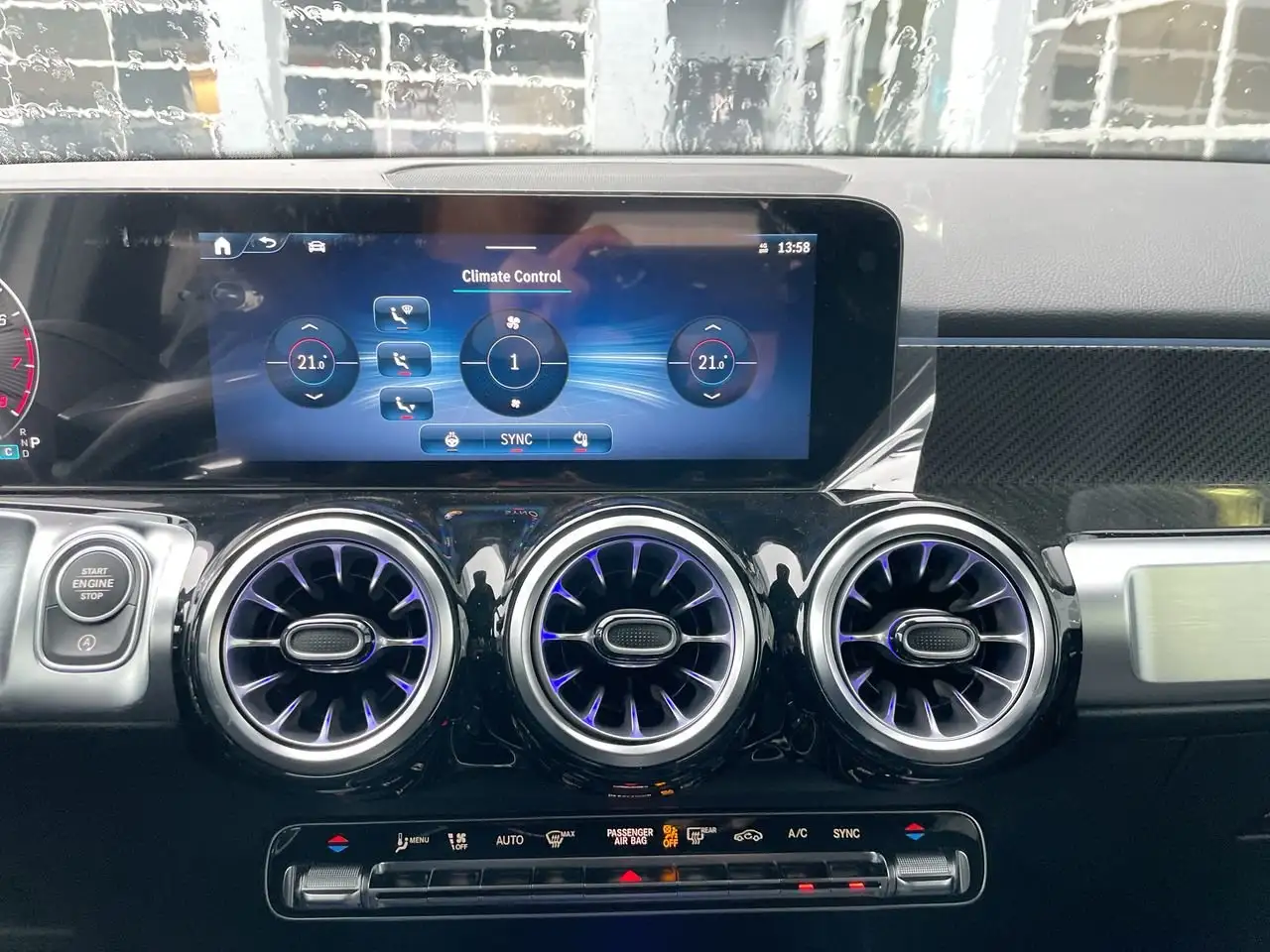 Mercedes-Benz GLB - Image 27