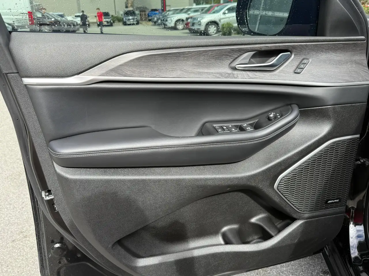 Jeep Grand Cherokee - Image 10