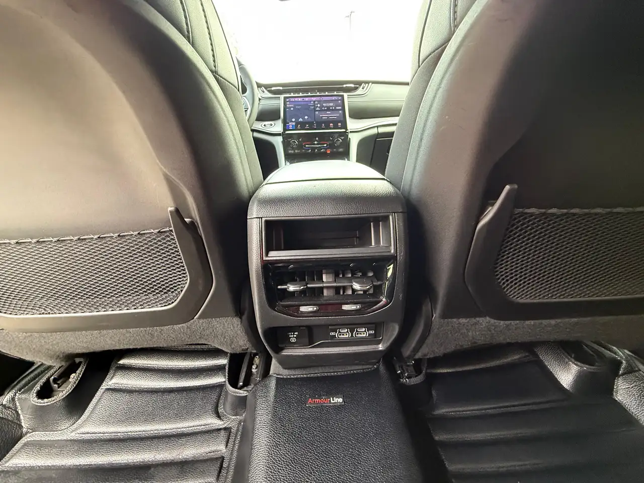 Jeep Grand Cherokee - Image 15