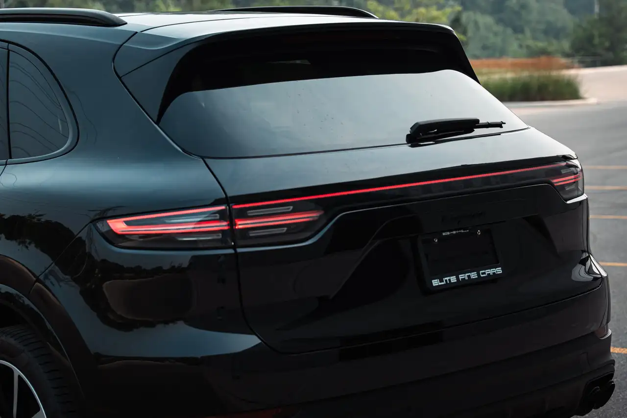 Porsche Cayenne - Image 12