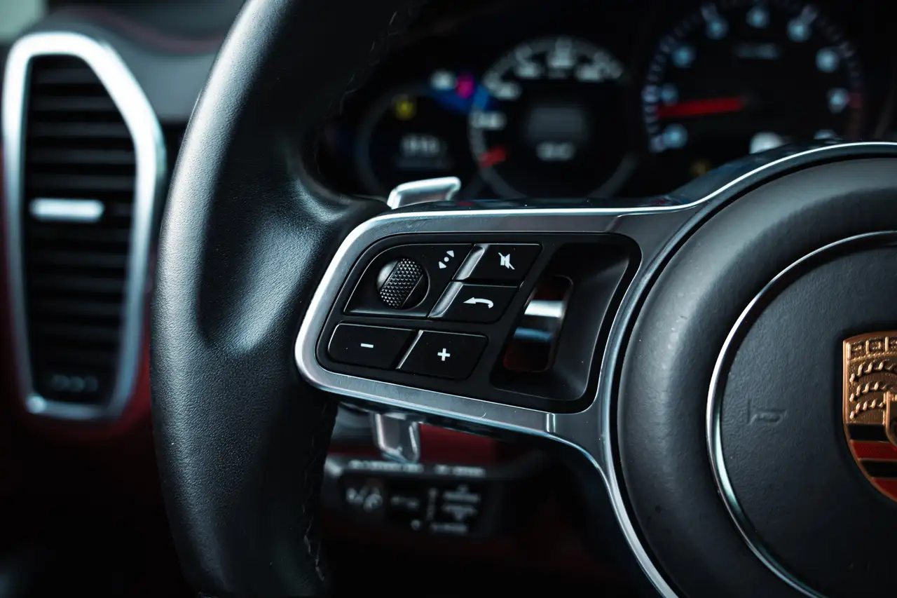 Porsche Cayenne - Image 20
