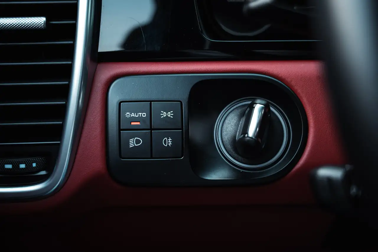 Porsche Cayenne - Image 28
