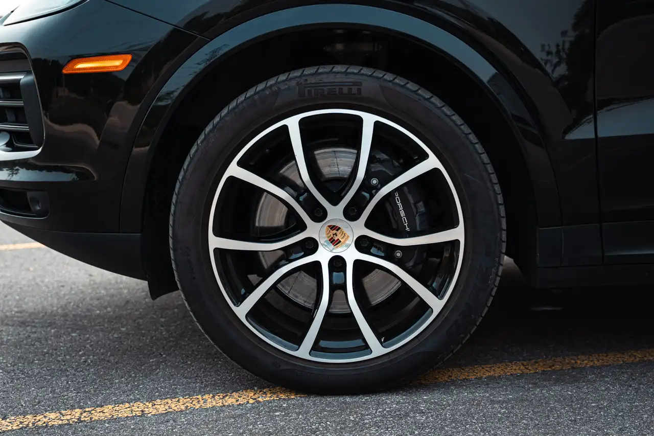 Porsche Cayenne - Image 9