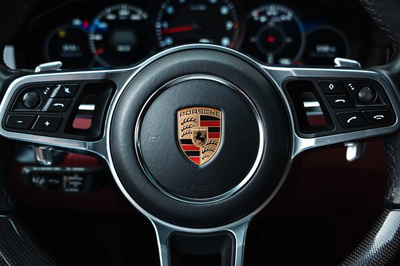 Porsche Cayenne - Image 19