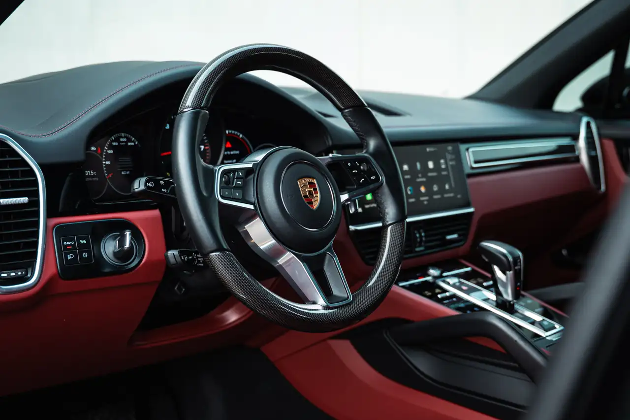 Porsche Cayenne - Image 16