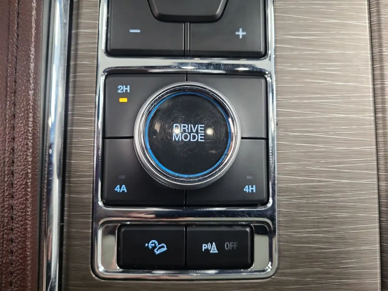 Ford Expedition - Image 23