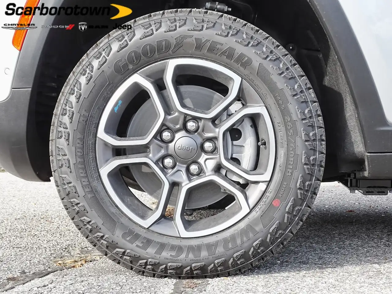 Jeep Grand Cherokee - Image 11