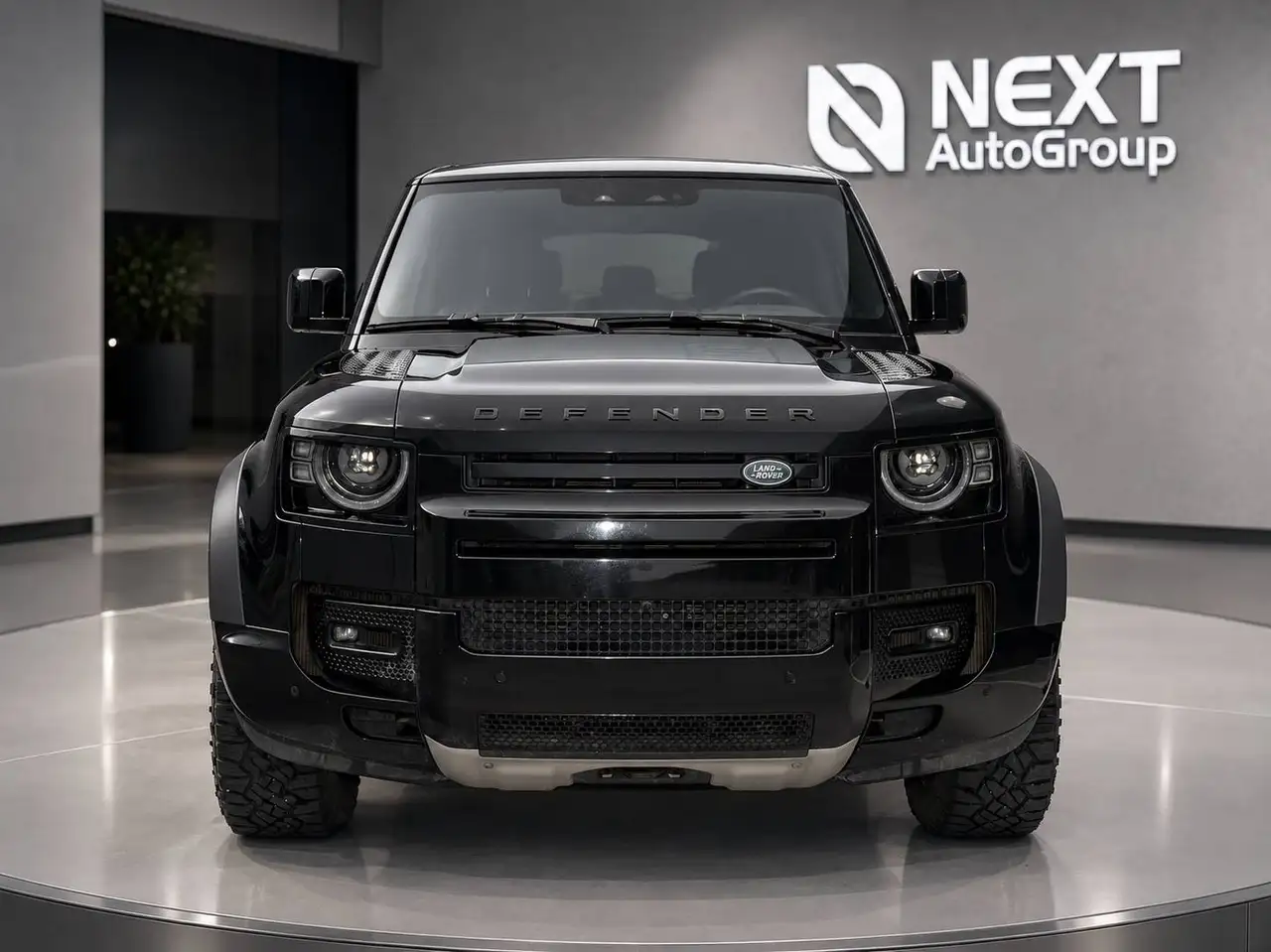 Land Rover Defender - Image 2