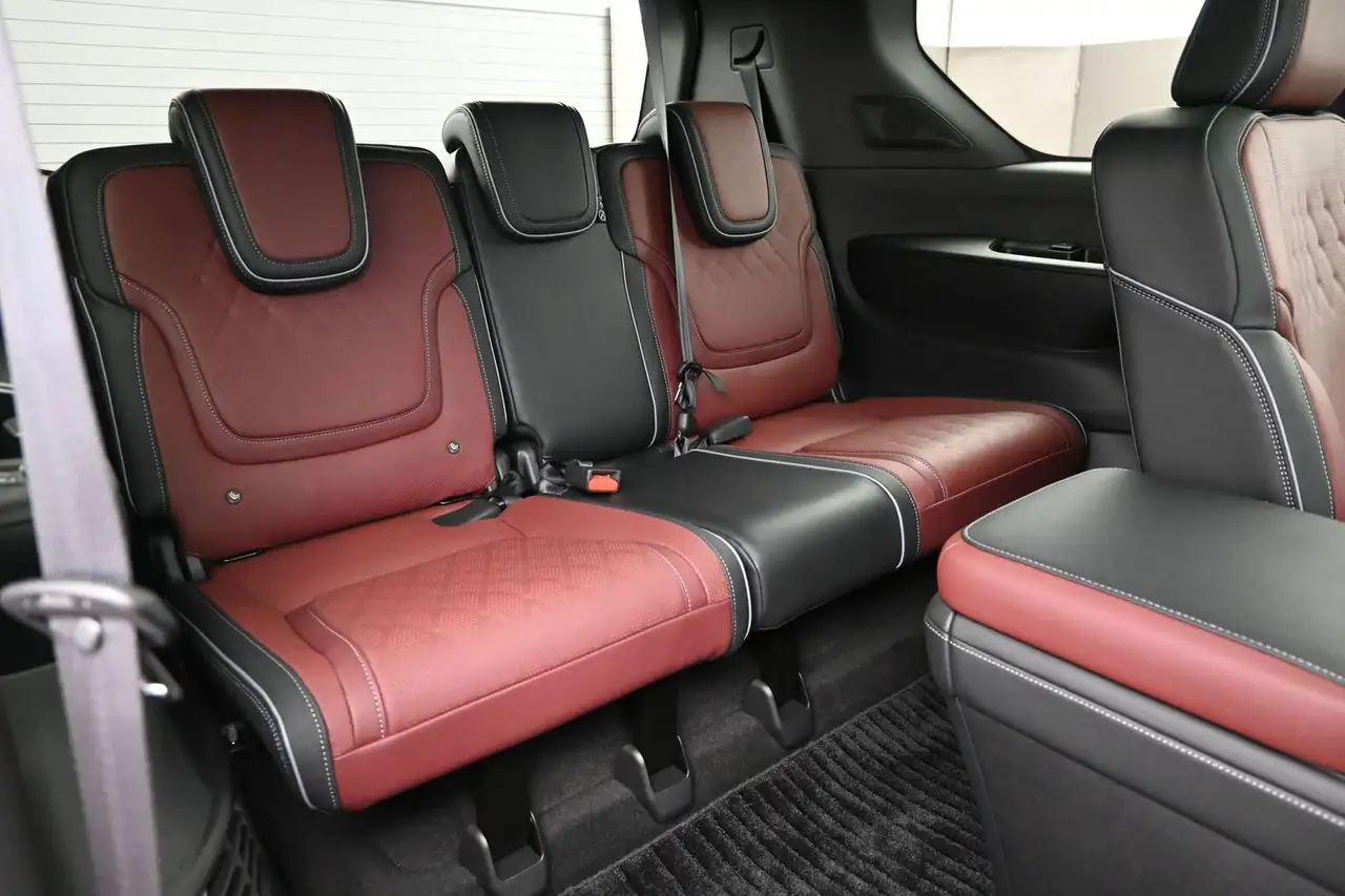 Infiniti QX80 - Image 24