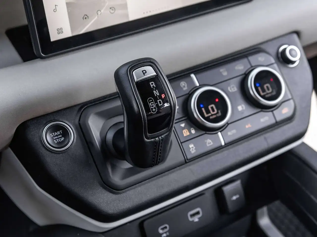 Land Rover Defender - Image 18