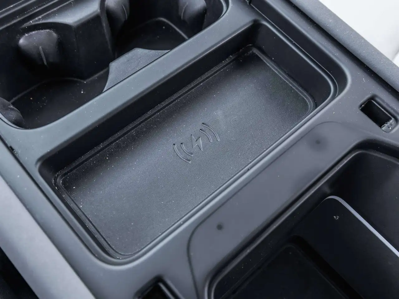 Land Rover Defender - Image 20