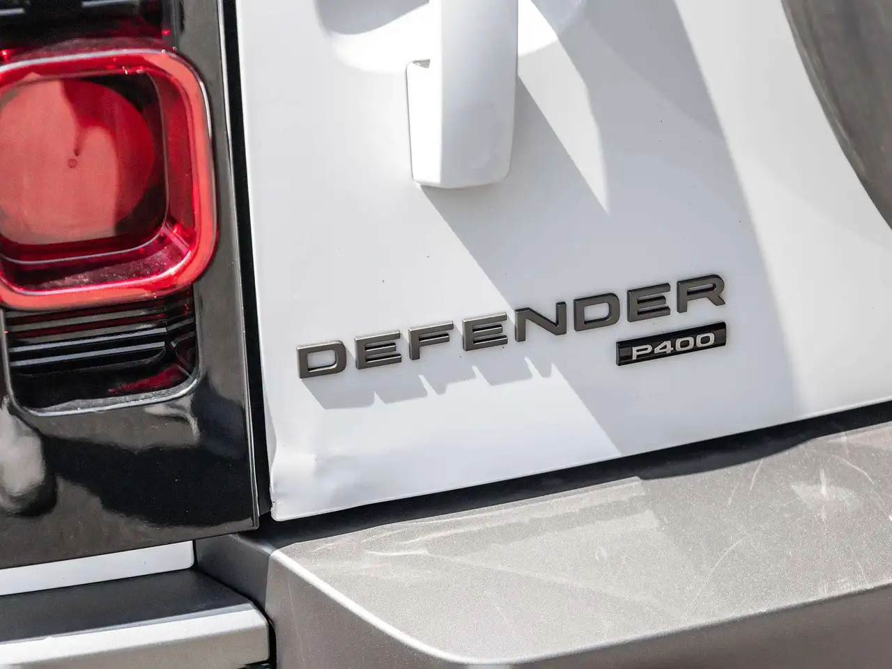 Land Rover Defender - Image 7