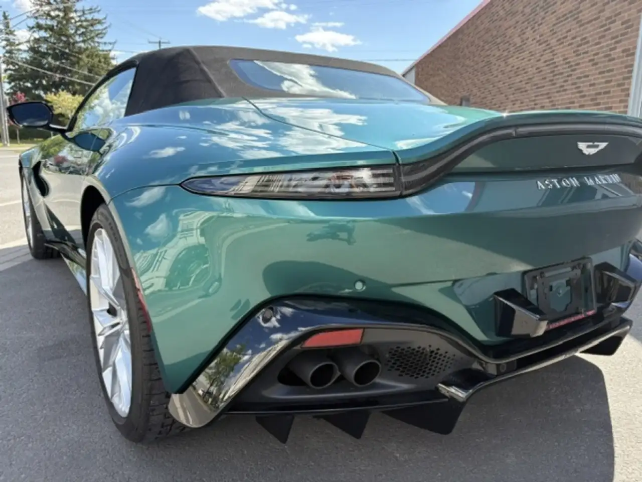Aston Martin Vantage - Image 3