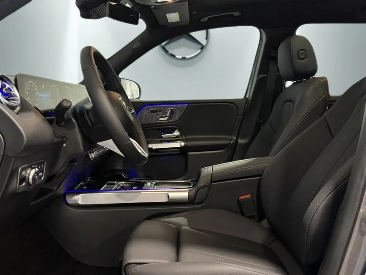 Mercedes-Benz GLB - Image 12