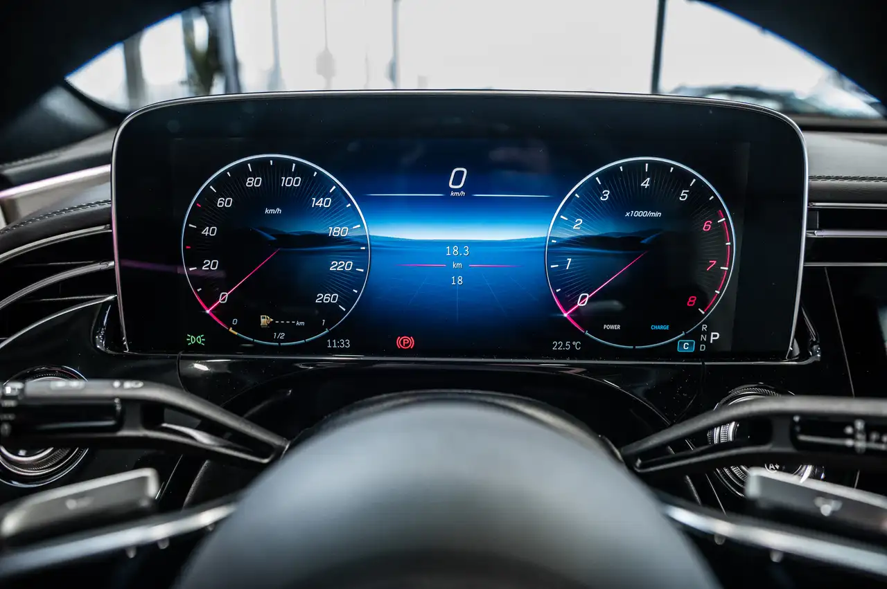 Mercedes-Benz E-Class - Image 17