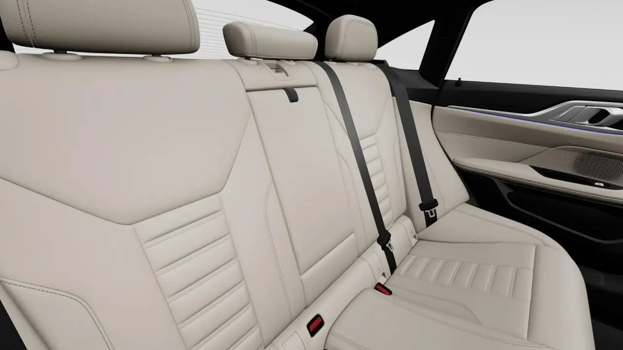 BMW i4 - Image 12
