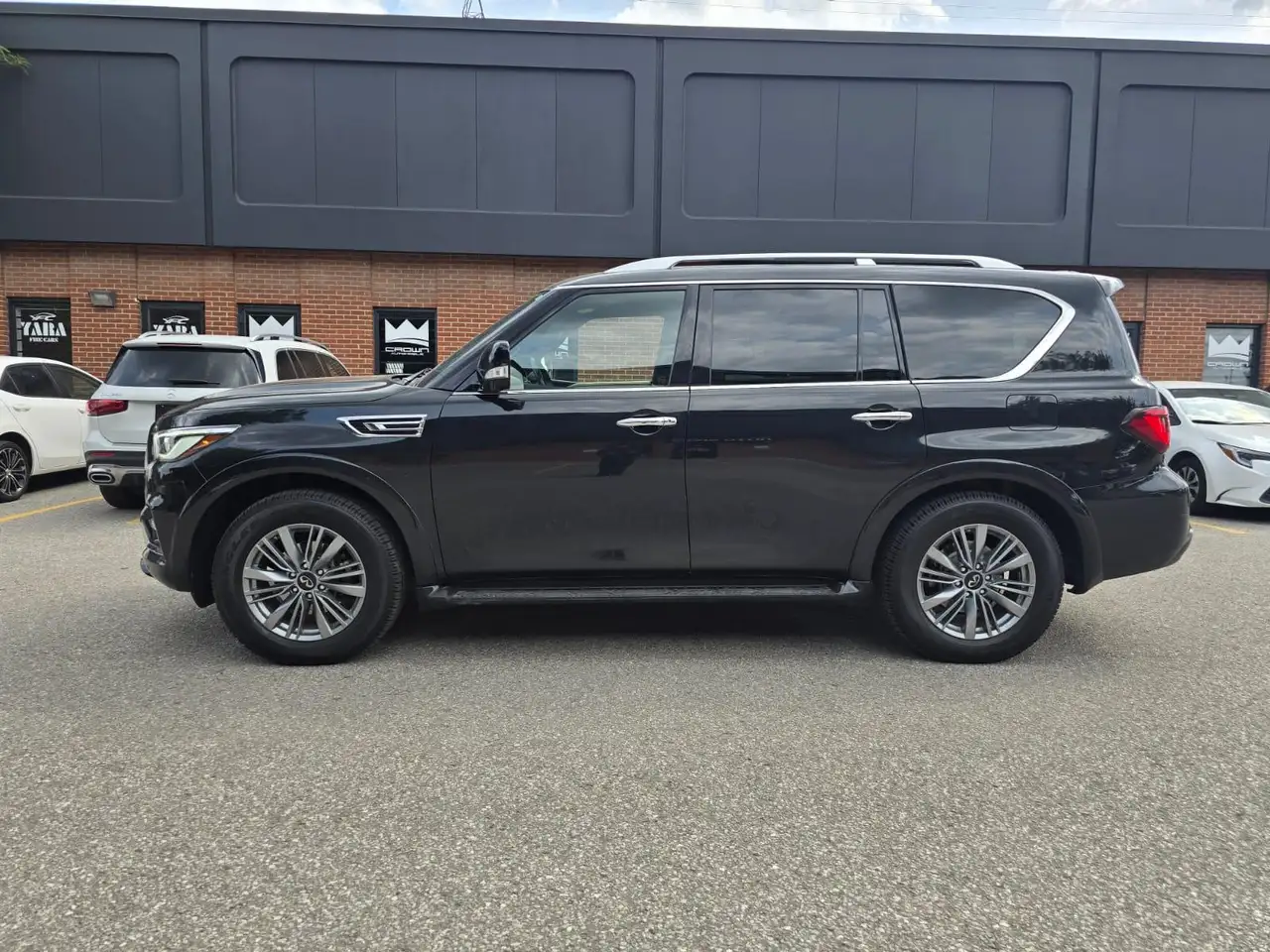 Infiniti QX80 - Image 4