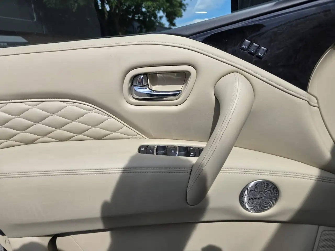 Infiniti QX80 - Image 16
