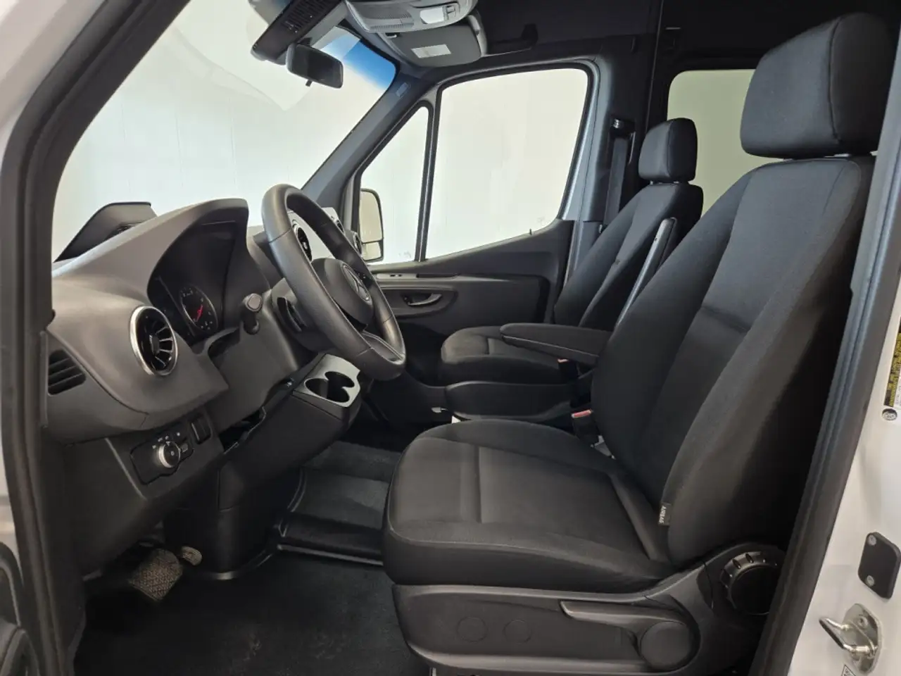 Mercedes-Benz Sprinter - Image 8