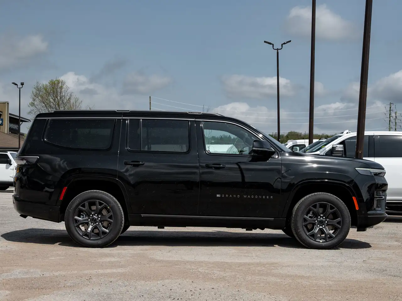 Jeep Grand Wagoneer - Image 13