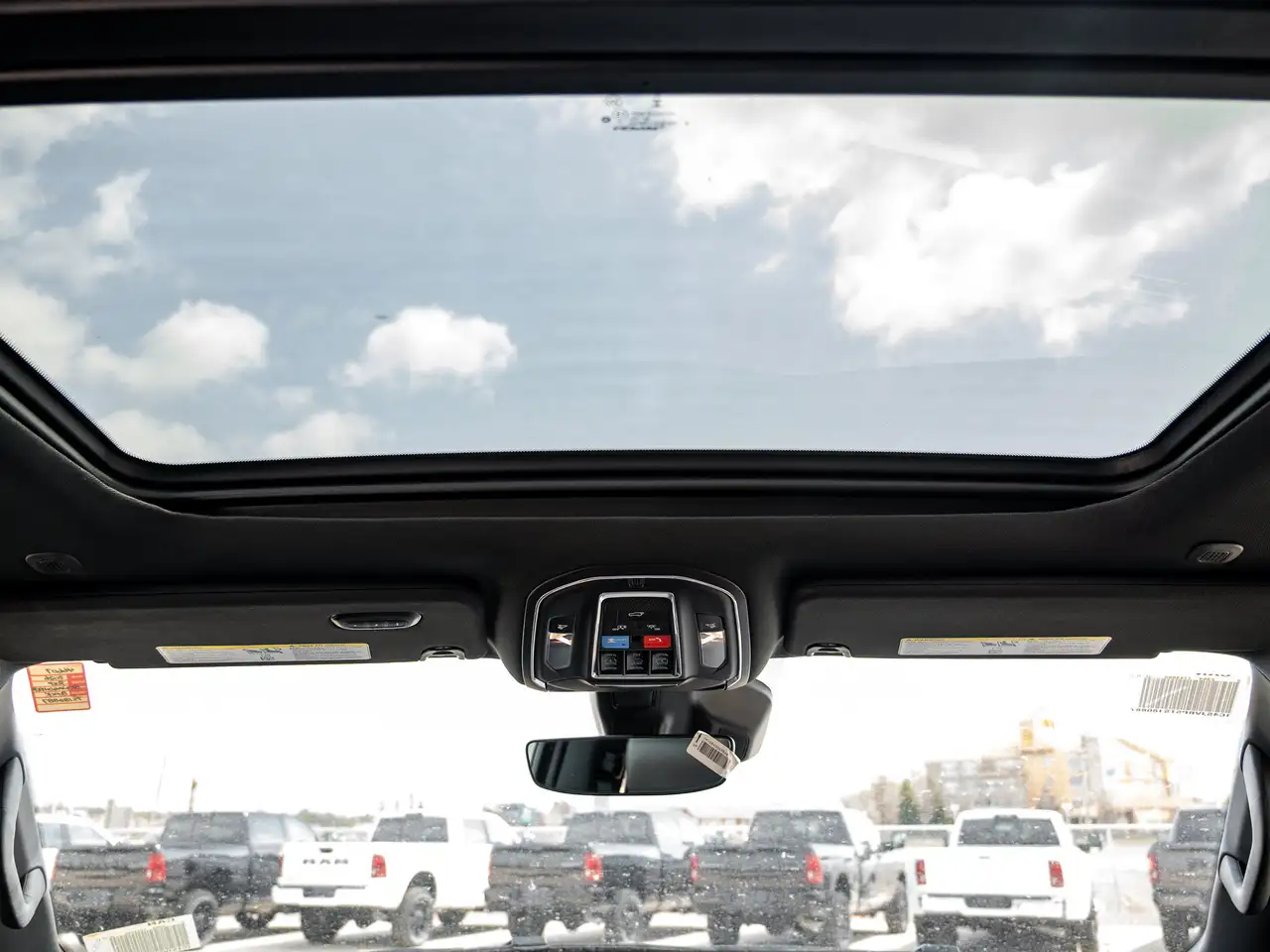 Jeep Grand Wagoneer - Image 41