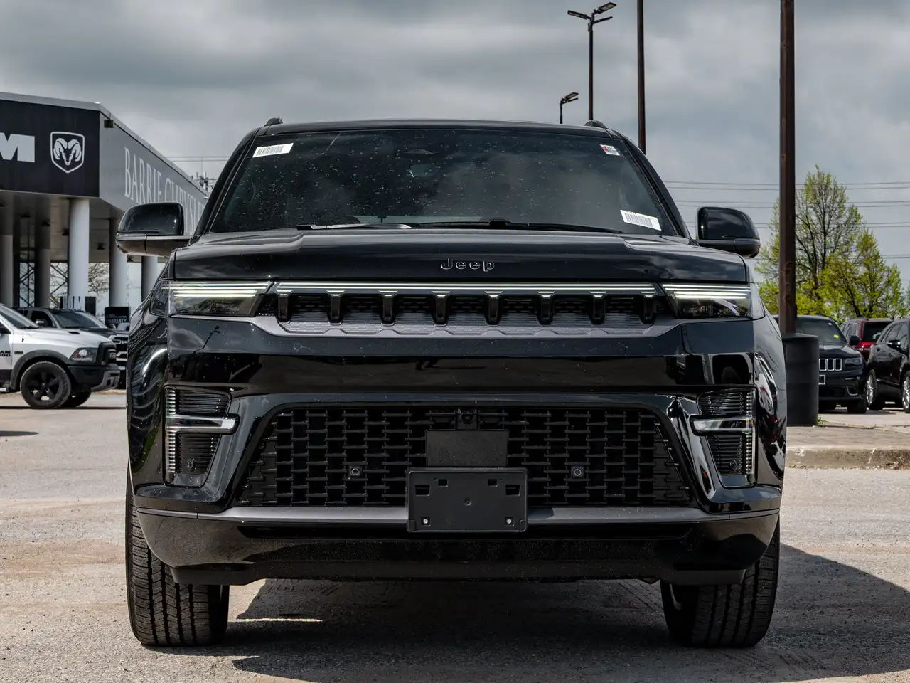 Jeep Grand Wagoneer - Image 15