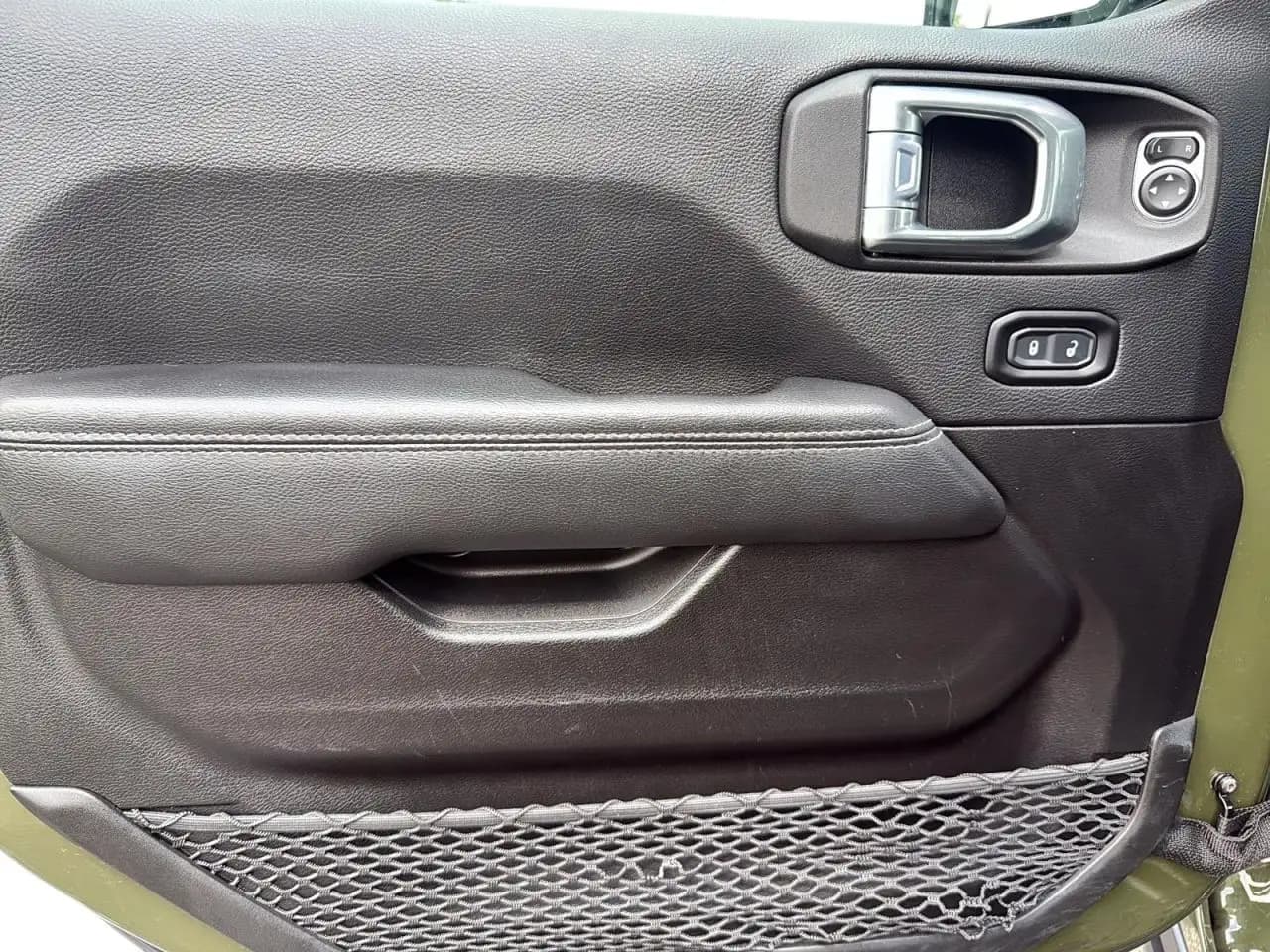Jeep Wrangler - Image 10